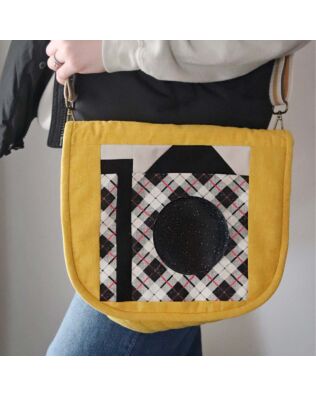 GO! Picture Perfect Cross Body Bag Pattern by Judy Gauthier of Bungalow Quilting