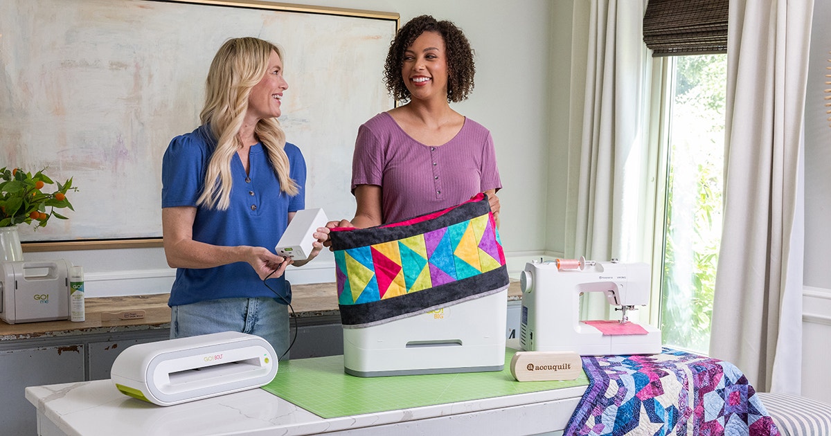How to Host a Sewing Party: 16 Tips for a Perfect Sewing Gathering