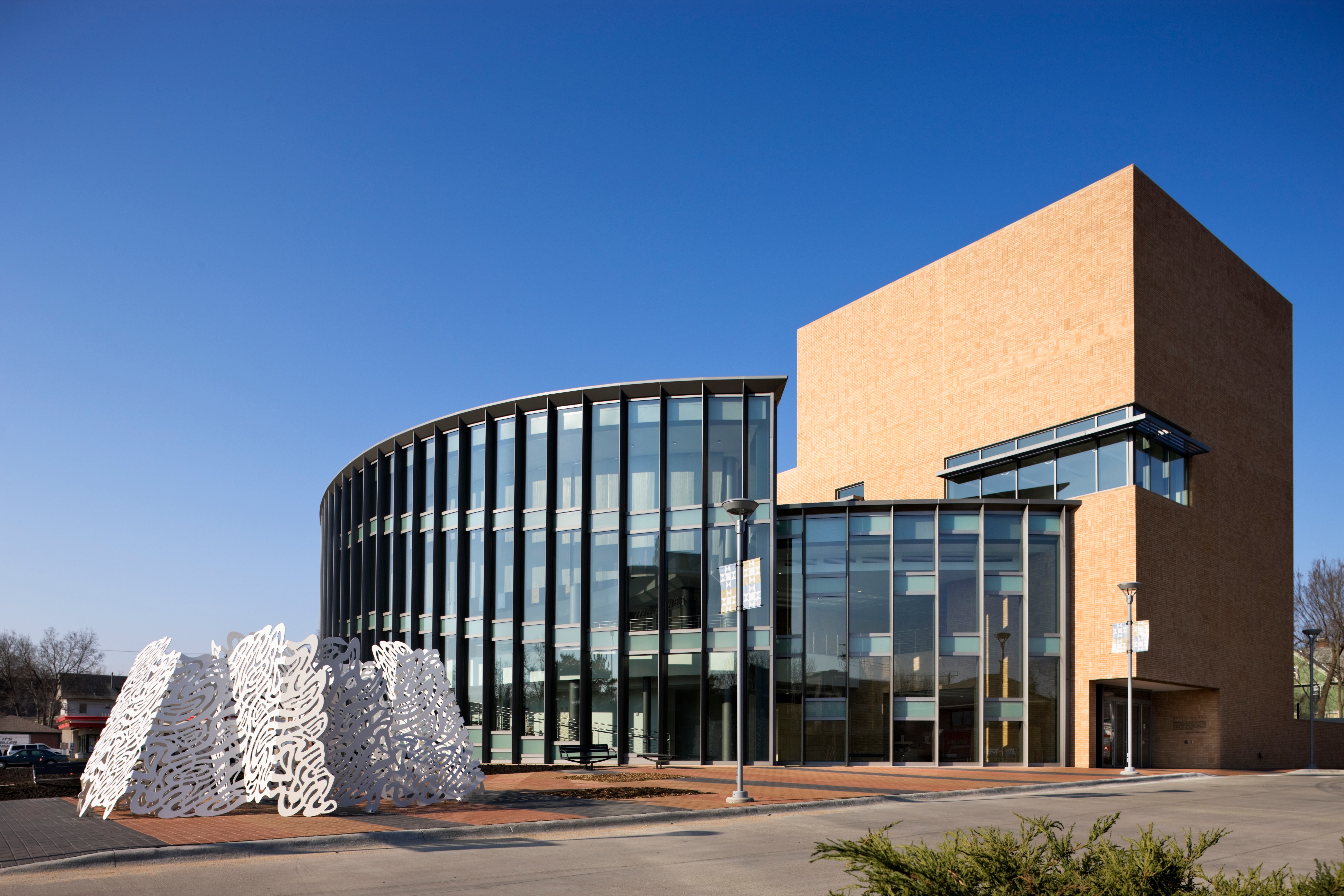 Daytime photo of the external structure of the International Quilt Museum - Photo by International Quilt Museum