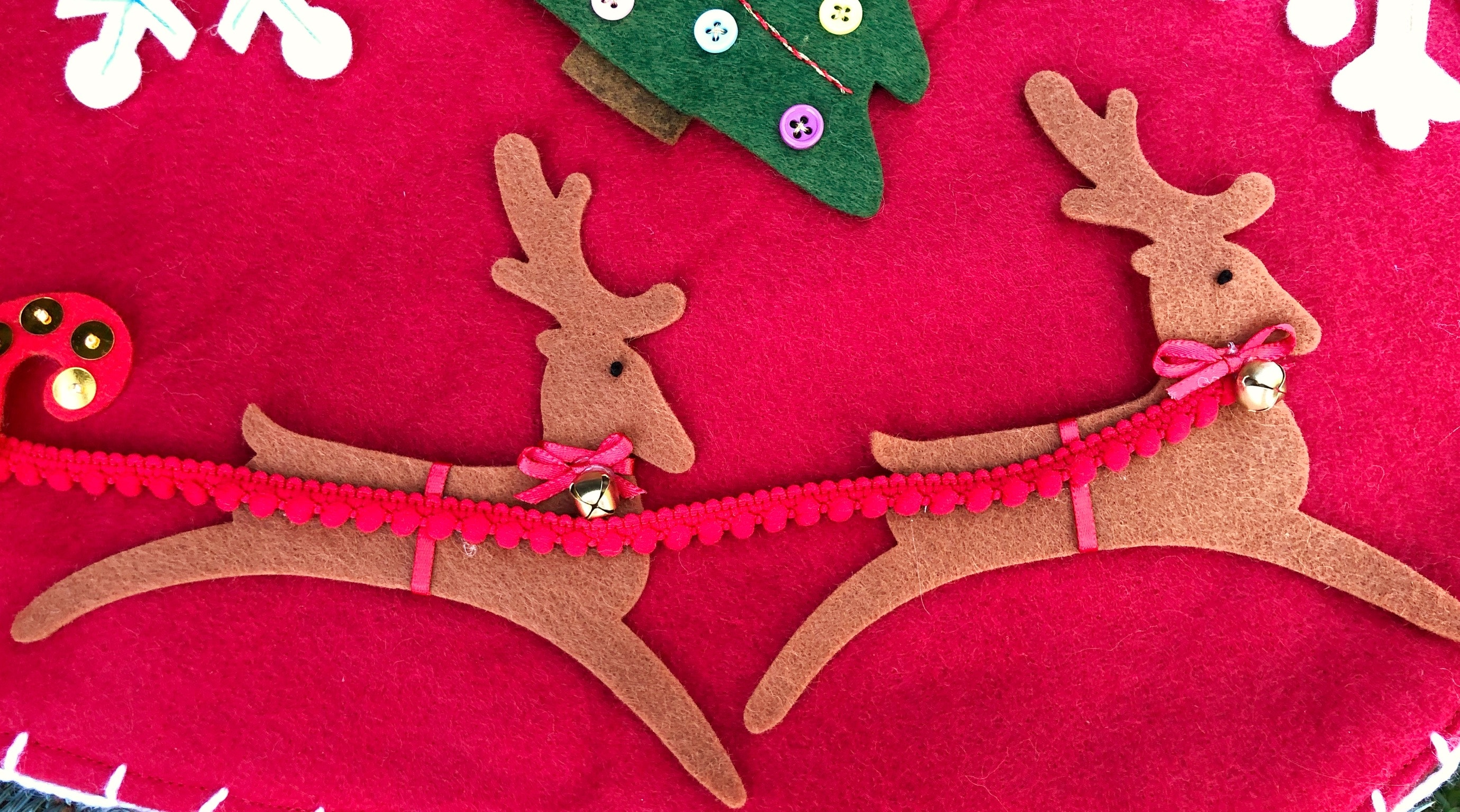 reindeer applique Christmas decor