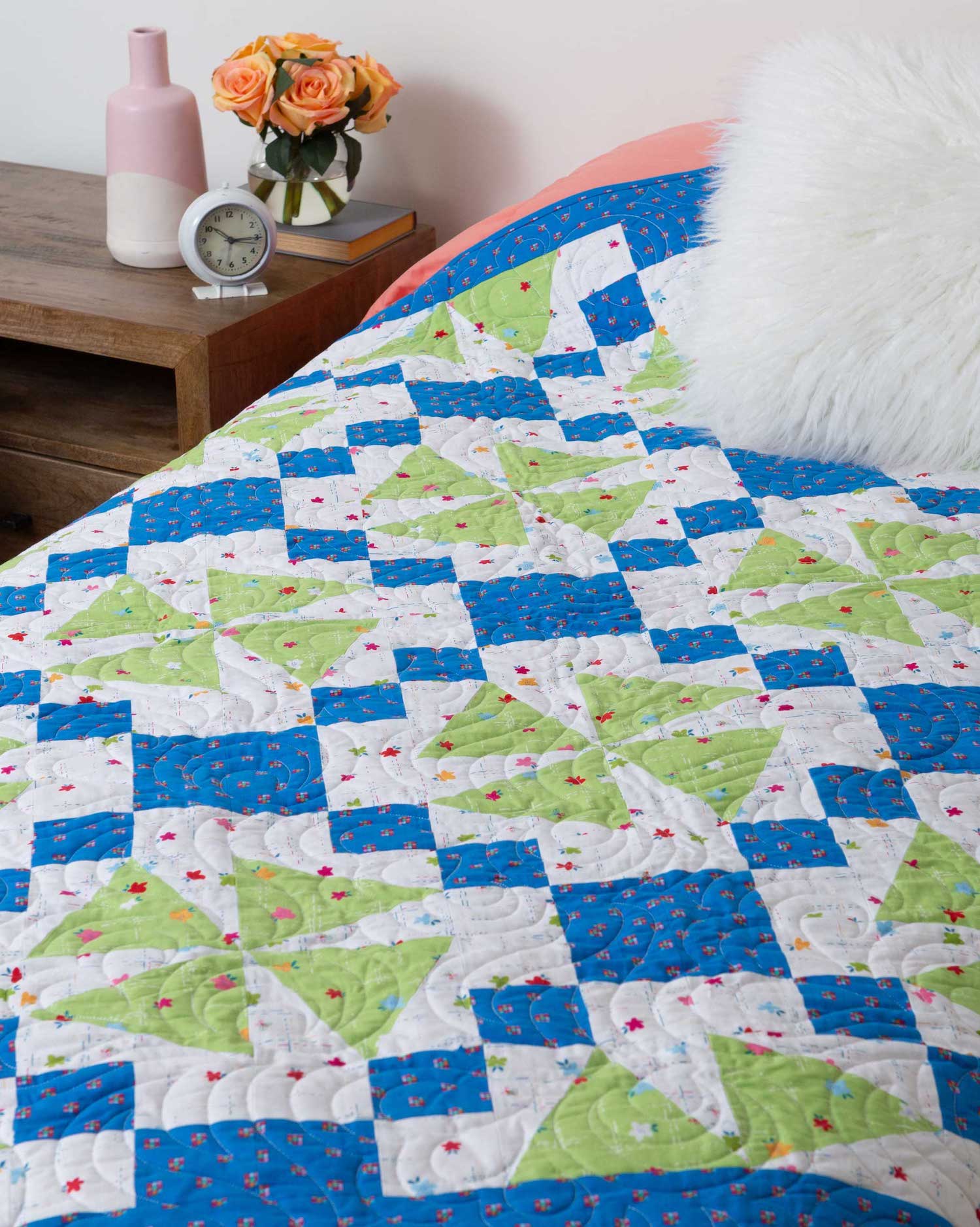 PQ11567-10in-upbeat-angles-throw-quilt-lifestyle-WEB