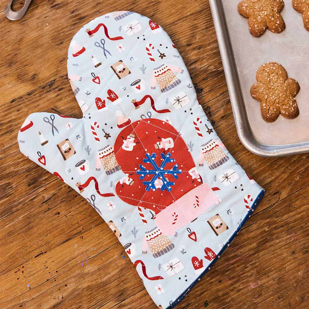 PQ11965-Mitten-Oven-Mitt_lifestyle_WEB_1000x1000